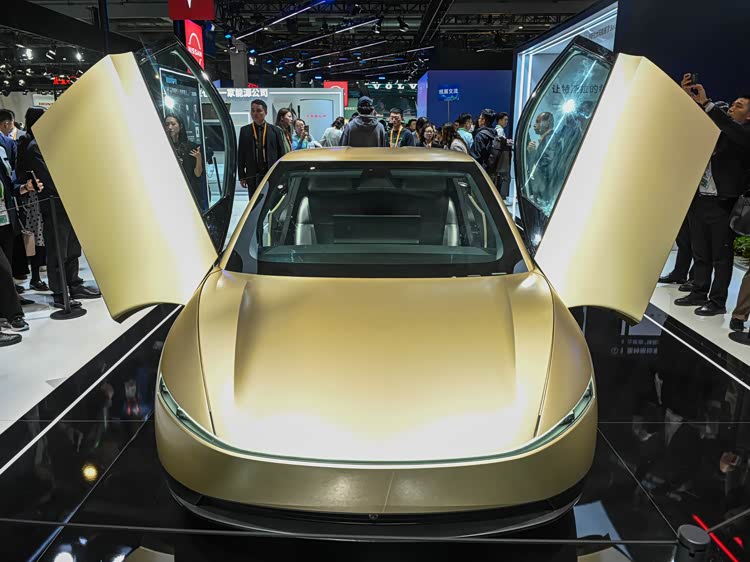 Model S/X停产 机器人/AI5芯片计划曝光 特斯拉发布2025年财报